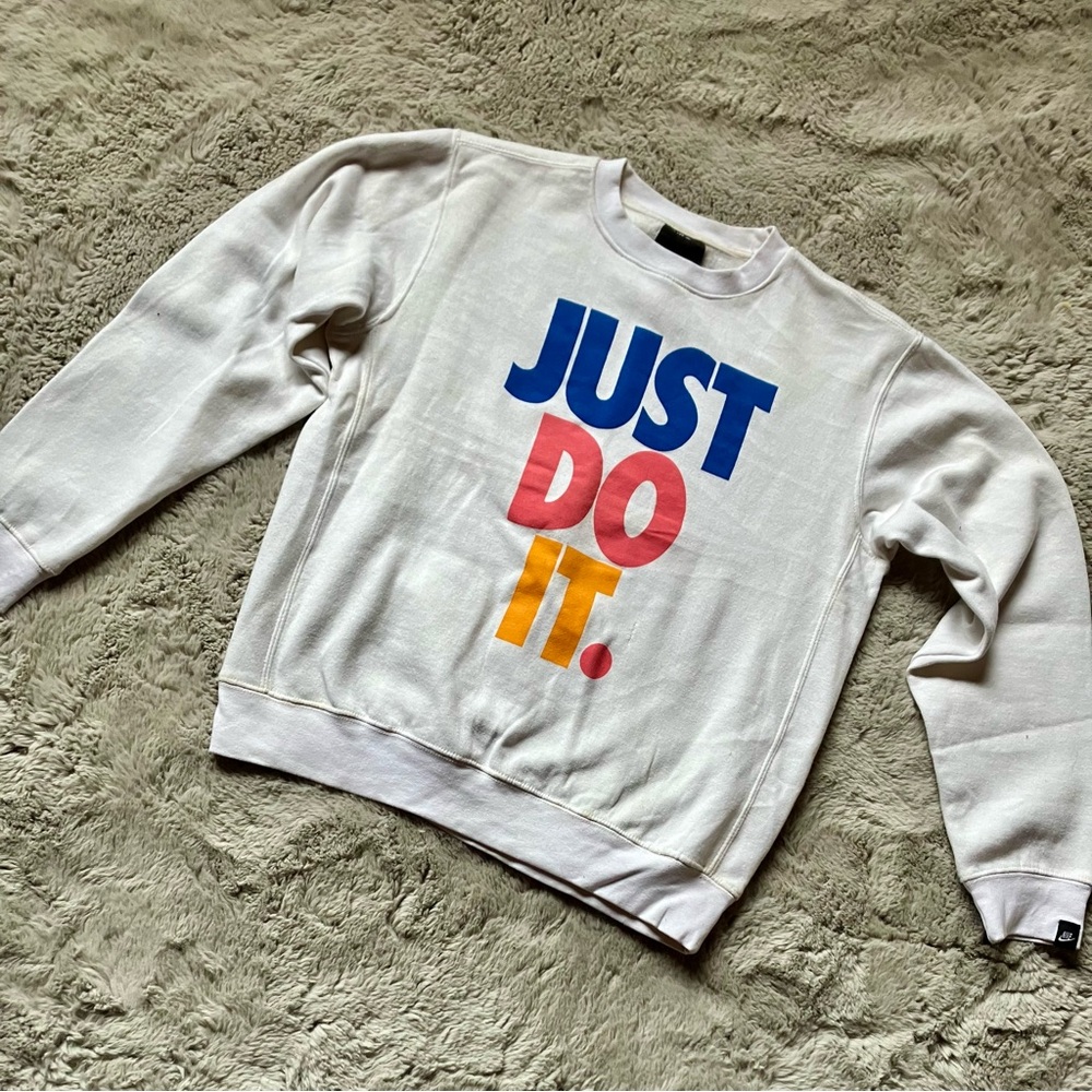 Vintage look Nike Sweatshirt Women’s medium never worn tiny imperfection